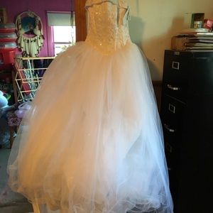 Wedding gown